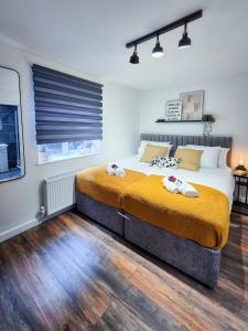 Modern Central Flat with Garden & Parking