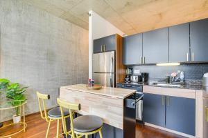 Downtown Living Walkable, Modern Chicago Condo