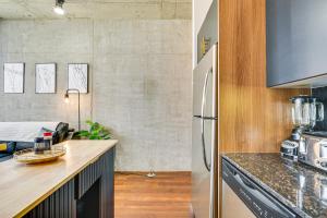 Downtown Living Walkable, Modern Chicago Condo