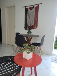 Apartamento próx à Orla Atalaia, com 2 Quartos climatizados