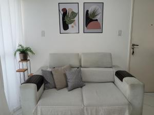 Apartamento próx à Orla Atalaia, com 2 Quartos climatizados