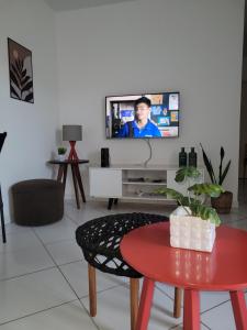 Apartamento próx à Orla Atalaia, com 2 Quartos climatizados