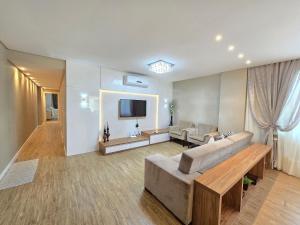 APT 1201 - 3 Suítes - Meia Praia - Deslumbrante