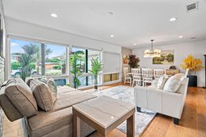 Relax in Style – 5BR Home w Pool Hot Tub Stunning Harbor Views