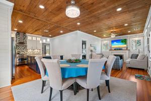 Cottage at Kempner Park Pet-Friendly Modern Home w Backyard