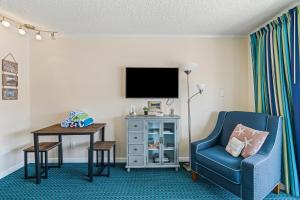 Your new happy condo On Seawall