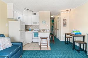 Your new happy condo On Seawall