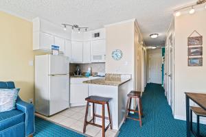 Your new happy condo On Seawall