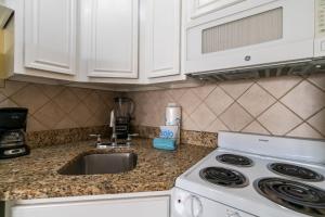 Your new happy condo On Seawall