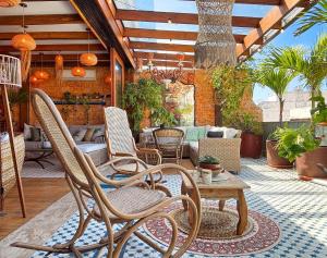 Charmosa cobertura com decoração estilo mediterrânea