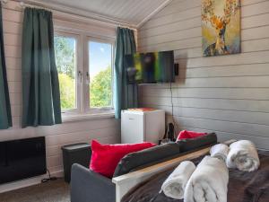 Sunrise Retreat - Uk48040