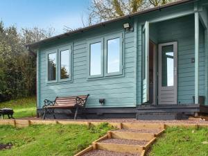 Sunrise Retreat - Uk48040
