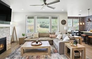 Luxury Stay Hot Tub-Games-Arcade Balcony Views