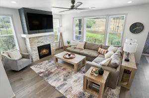 Luxury Stay Hot Tub-Games-Arcade Balcony Views