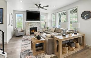 Luxury Stay Hot Tub-Games-Arcade Balcony Views