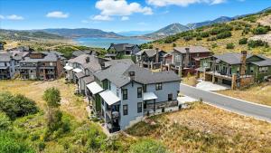 Luxury Stay Hot Tub-Games-Arcade Balcony Views