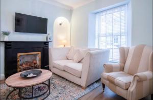 Family-Friendly Pink Cottage Central Tenby