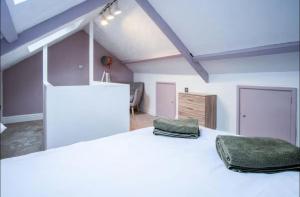 Family-Friendly Pink Cottage Central Tenby