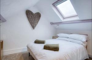 Family-Friendly Pink Cottage Central Tenby