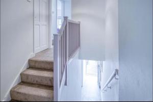 Family-Friendly Pink Cottage Central Tenby