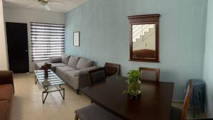 Casa amplia, con clima y en privada