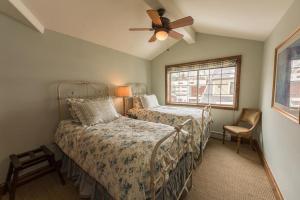 Condo with Onsite Pool & Hot Tub, Free WiFi & Garage Parking