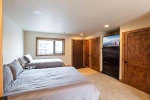 Breakaway West Studio Condo