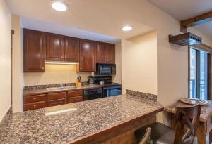 Breakaway West Condo Steps to Lifts