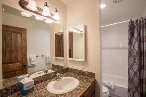 Breakaway West Condo Steps to Lifts