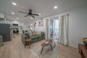 DT DFW Chic Free Parking and Pool In Medical District