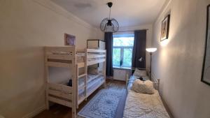 City center, High ceilings, 75m2 2BR Free parking