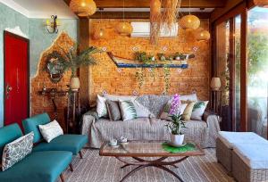 Charmosa cobertura com decoração estilo mediterrânea