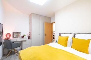 Central - Green with Balcony - Relaxing Sleep