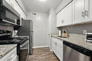 Family-Friendly 2Bd Midterm Stay I Parking Onsite