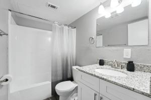 Family-Friendly 2Bd Midterm Stay I Parking Onsite