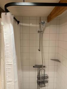 Stuga på gård i Böda socken