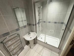 Luxury City Stay, close to Station & Centre Shops