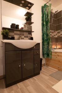 Maisons de vacances Vintage game and poker house - 3 bedrooms - 8 people : photos des chambres