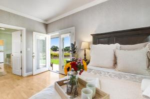 Stylish Vineyard Living at Winemakers Estate