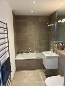 Entire flat in Battersea-Clapham