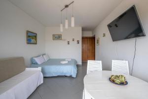 Beachfront studio with incredible views