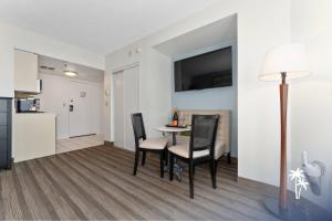 Relaxing Central Condo with Balcony 7 Min to Universal