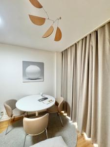 서울 강남 선릉역 1분 강남역 대치동 삼성역 Coex 퀸베드2개 1-4인