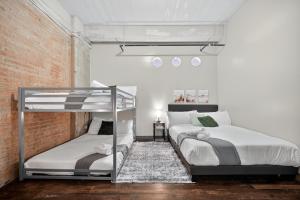 Stunning Downtown Apartment with Pool, Laundry, Parking