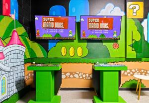 12BR Disney Home | Sleeps 30+, GameRoom, POOLSPA!