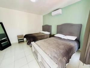 11 VENATOR House Boutique