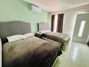 11 VENATOR House Boutique