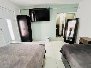 11 VENATOR House Boutique