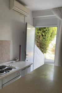 Apartments by the sea Podgora, Makarska - 11888