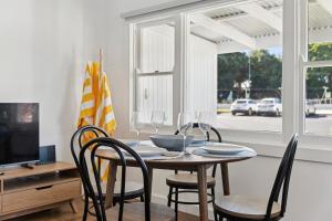 Seabreeze - Parkys Pet friendly beachside duplex